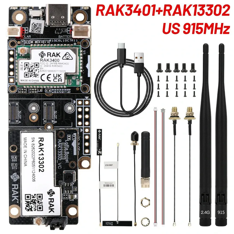 Zestaw RAK WisMesh z modułem RAK13302 w starszej rewizji VC oraz antenami i przewodami.